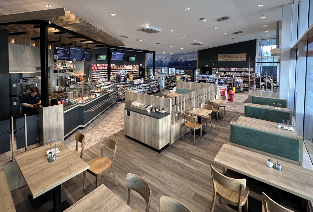 Unser neu gestalteter Bistrobereich Unser neu gestalteter Bistrobereich